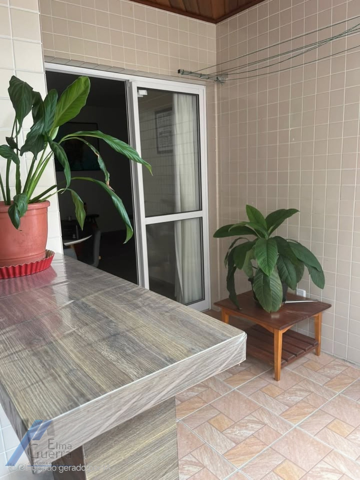 Ubatuba, Itagua - Apartamento de 02 dormitórios sendo 01 suíte e área de lazer.
