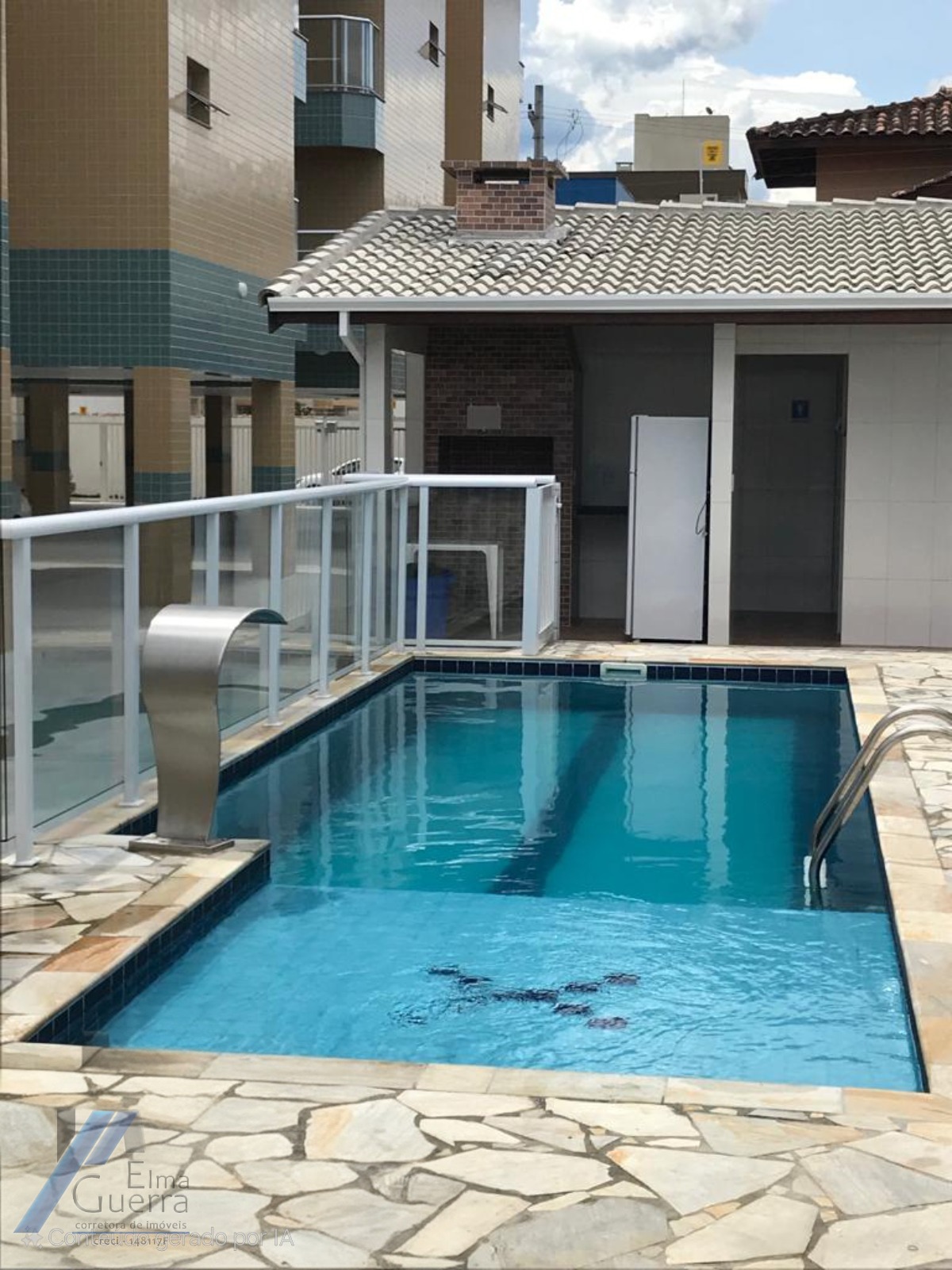Ubatuba, Itagua - Apartamento de 02 dormitórios sendo 01 suíte e área de lazer.