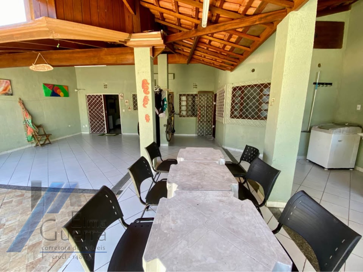 Ubatuba - Pereque açu. Casa sobrado com 03 suítes, a 400 metros da praia.