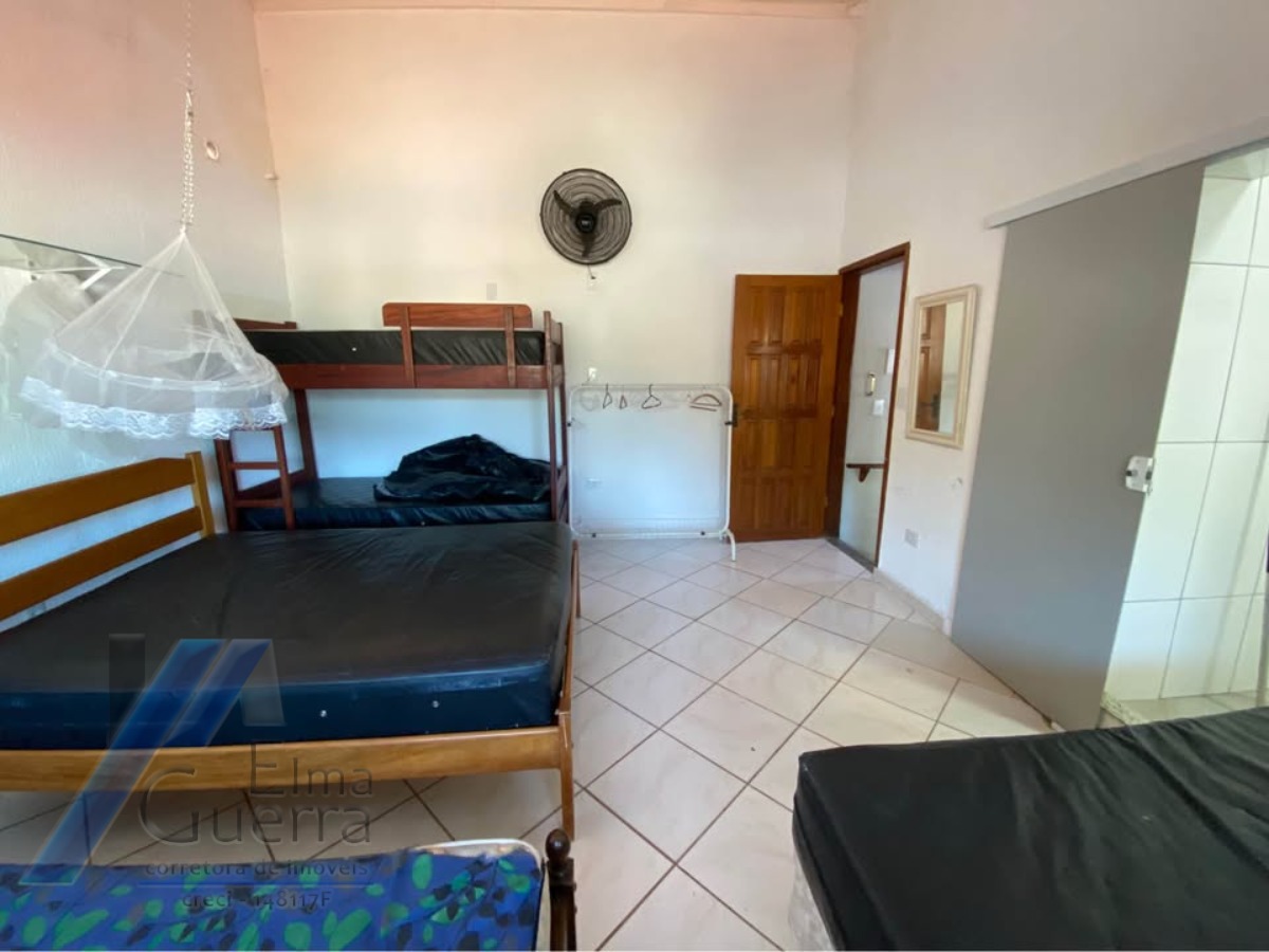 Ubatuba - Pereque açu. Casa sobrado com 03 suítes, a 400 metros da praia.