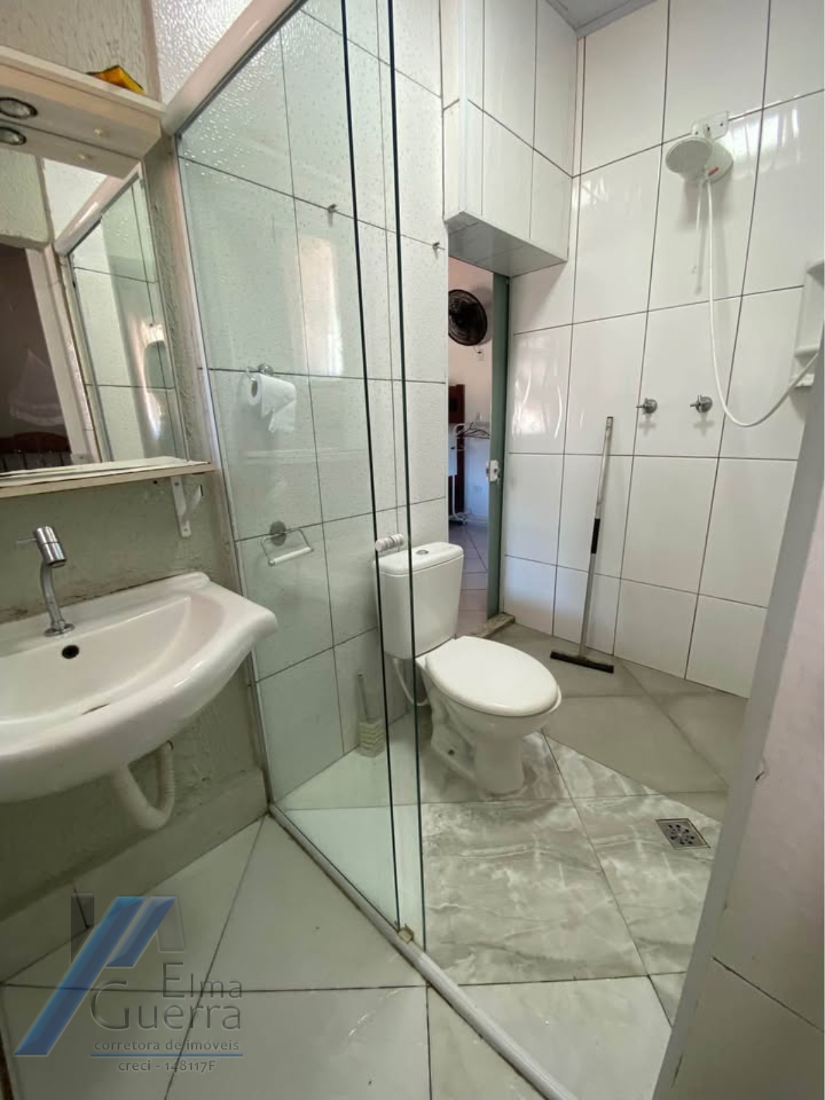 Ubatuba - Pereque açu. Casa sobrado com 03 suítes, a 400 metros da praia.