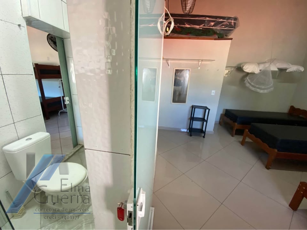 Ubatuba - Pereque açu. Casa sobrado com 03 suítes, a 400 metros da praia.