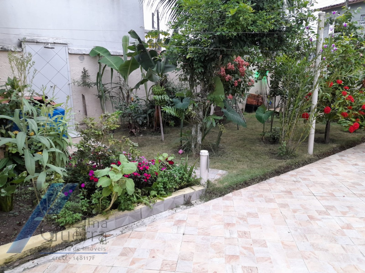 Ubatuba - Pereque açu. Casa sobrado com 03 suítes, a 400 metros da praia.