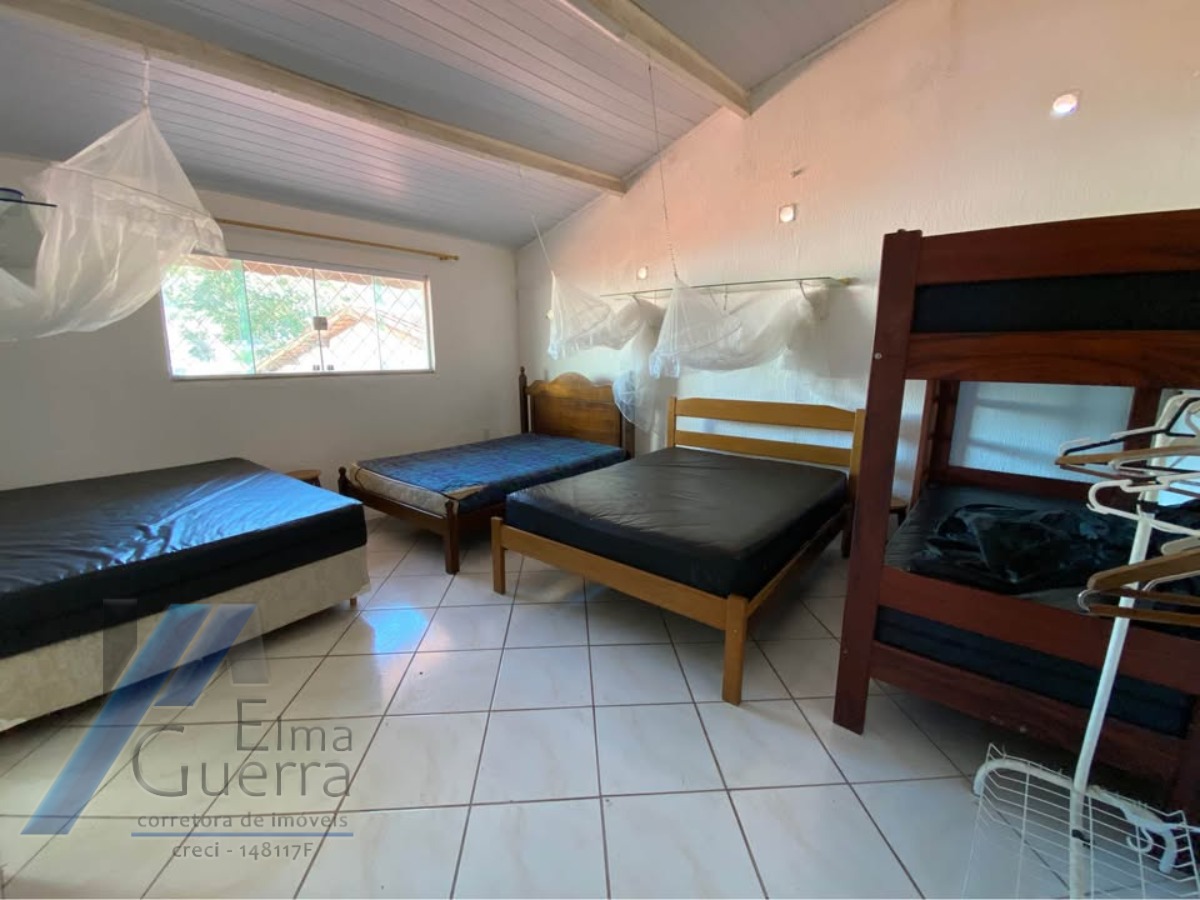 Ubatuba - Pereque açu. Casa sobrado com 03 suítes, a 400 metros da praia.