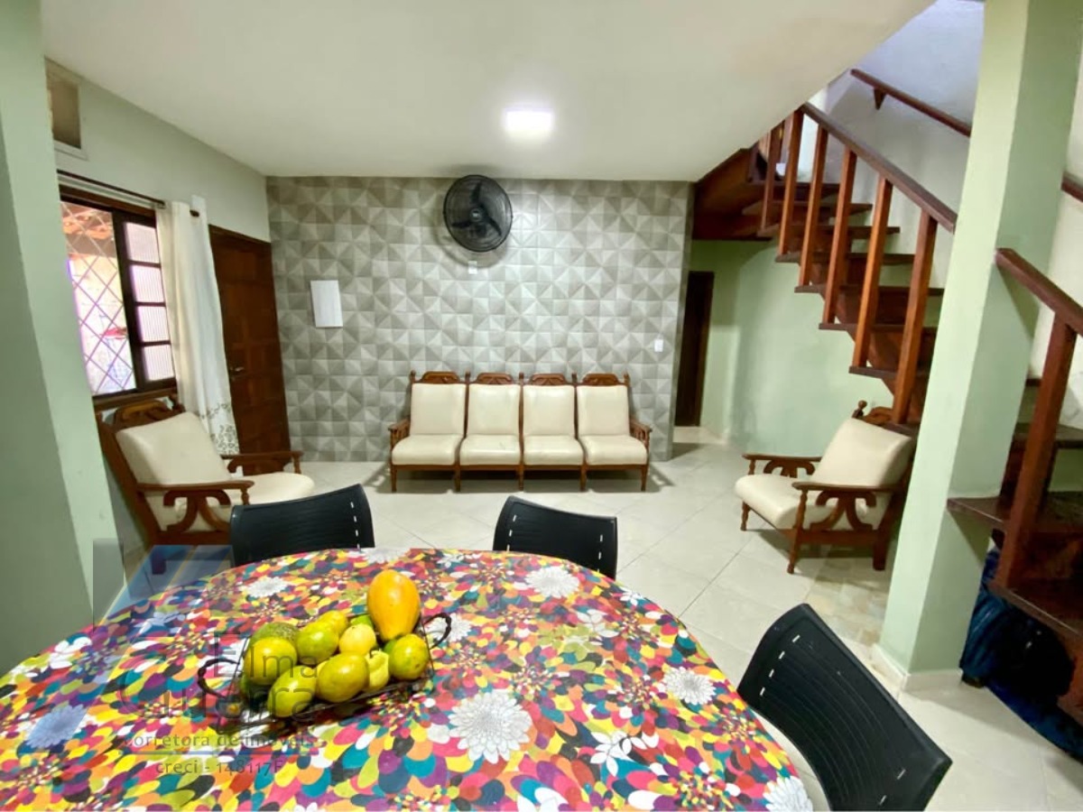 Ubatuba - Pereque açu. Casa sobrado com 03 suítes, a 400 metros da praia.