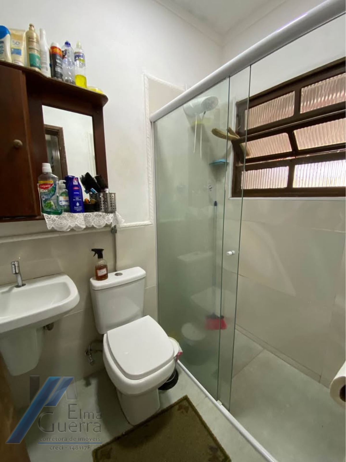 Ubatuba - Pereque açu. Casa sobrado com 03 suítes, a 400 metros da praia.