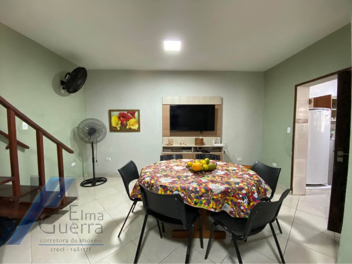 Ubatuba - Pereque açu. Casa sobrado com 03 suítes, a 400 metros da praia.