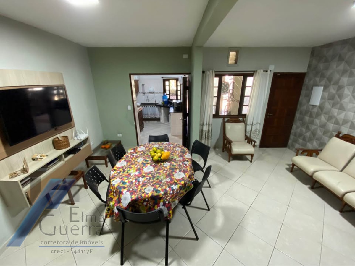Ubatuba - Pereque açu. Casa sobrado com 03 suítes, a 400 metros da praia.