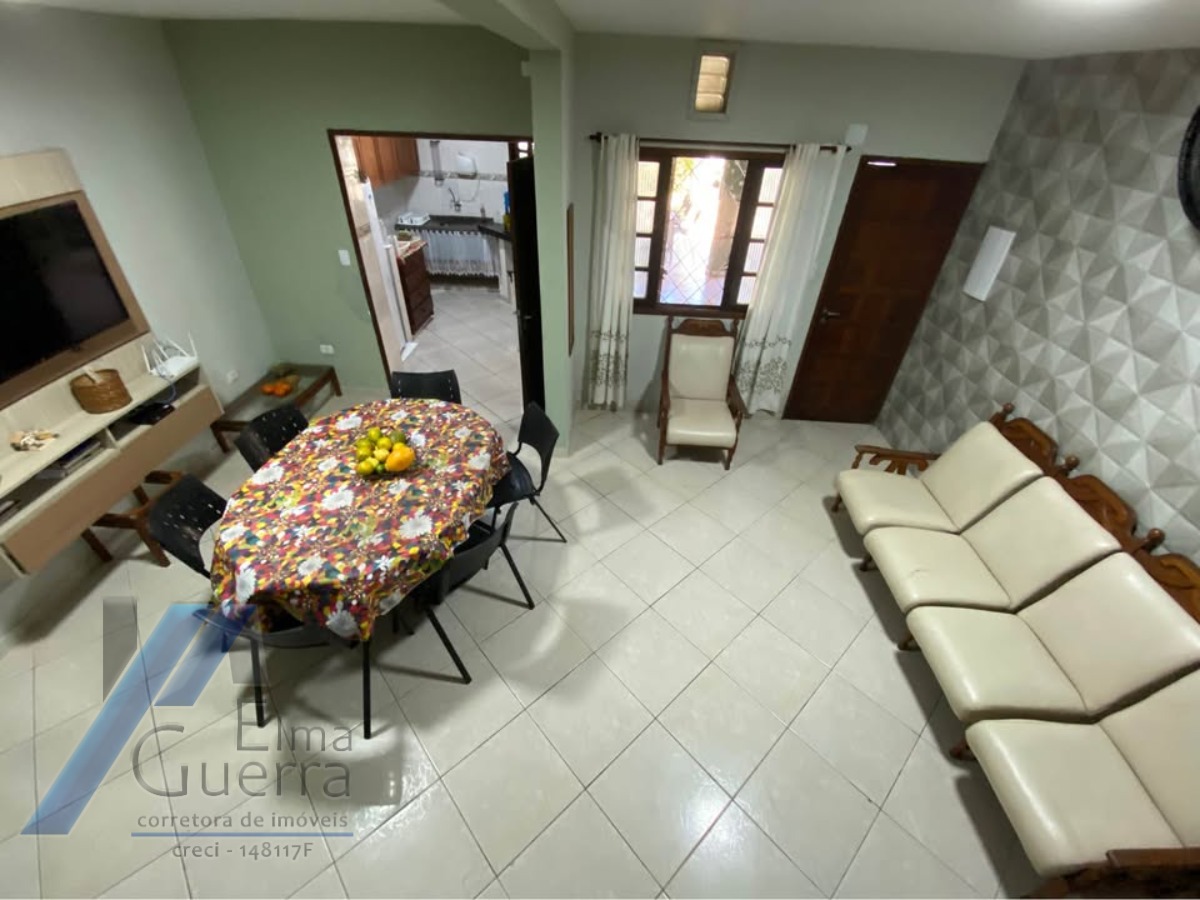 Ubatuba - Pereque açu. Casa sobrado com 03 suítes, a 400 metros da praia.