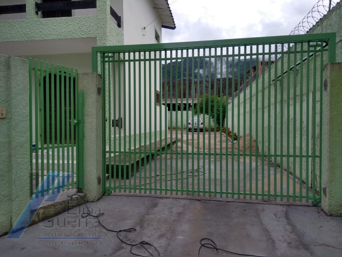 Ubatuba, Pereque Açu, Casa sobrado com 03 dormitorios, apenas 150 metros da Praia.