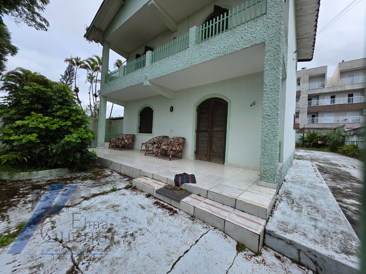 Ubatuba, Pereque Açu, Casa sobrado com 03 dormitorios, apenas 150 metros da Praia.