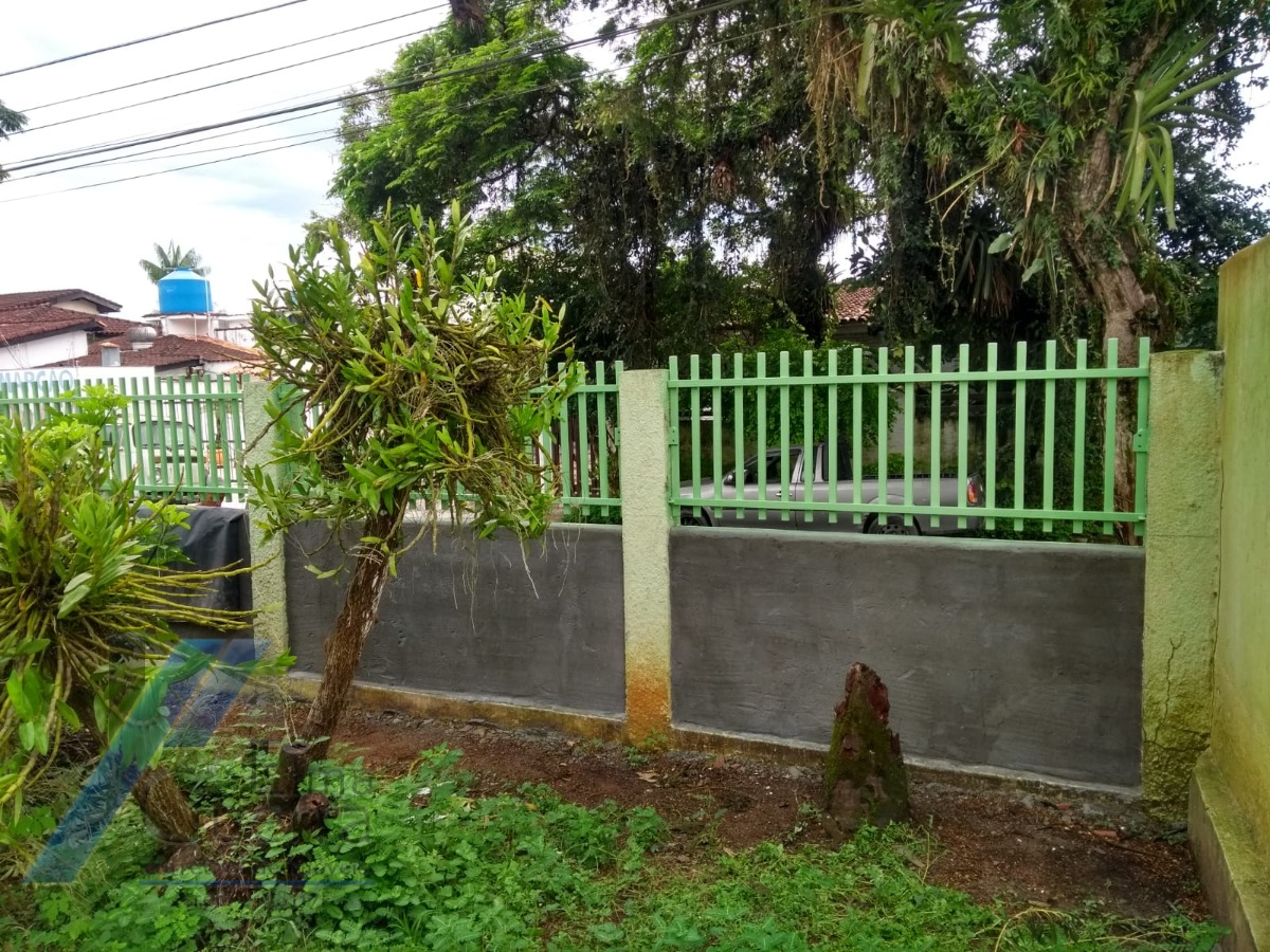 Ubatuba, Pereque Açu, Casa sobrado com 03 dormitorios, apenas 150 metros da Praia.