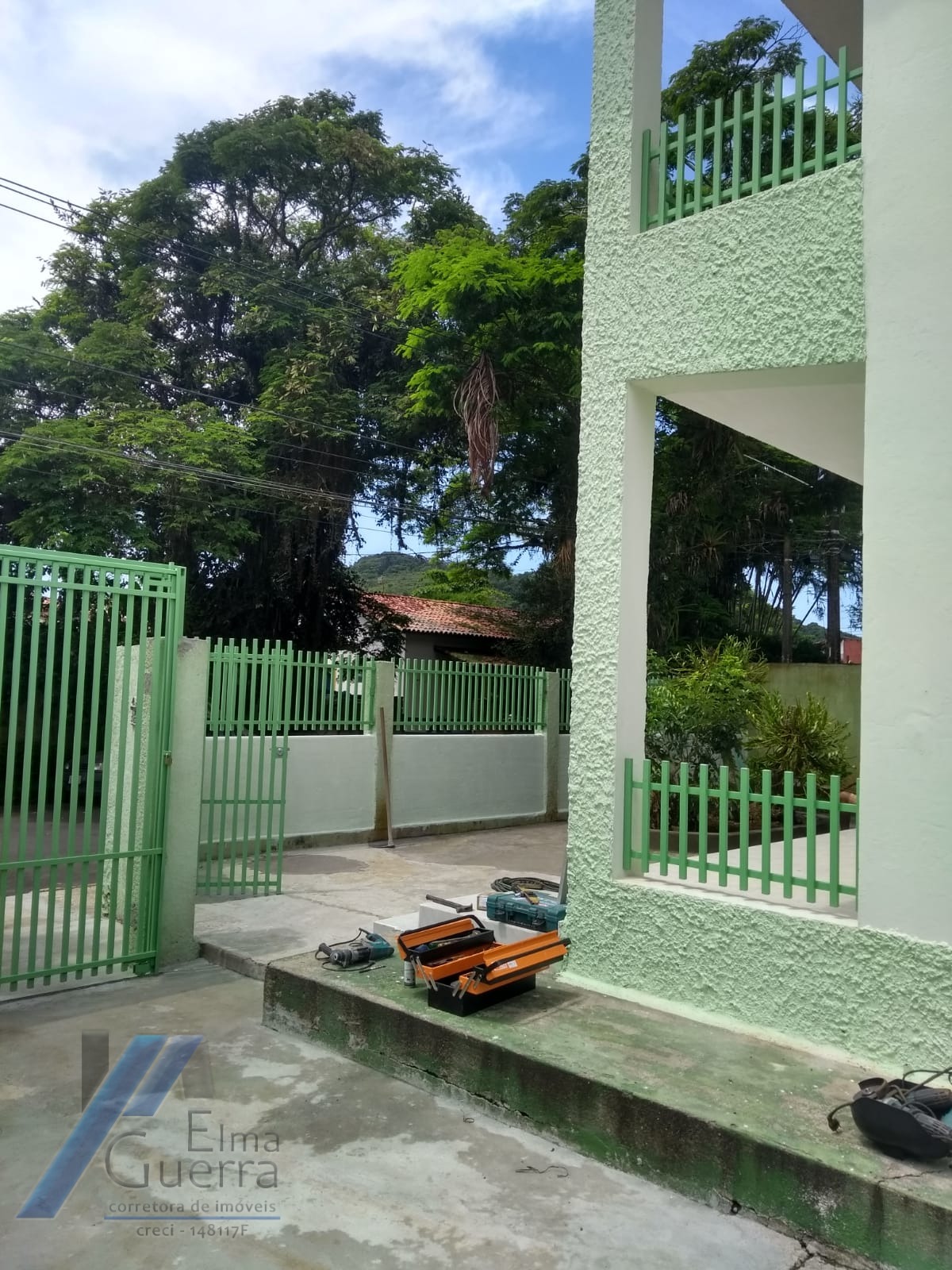 Ubatuba, Pereque Açu, Casa sobrado com 03 dormitorios, apenas 150 metros da Praia.