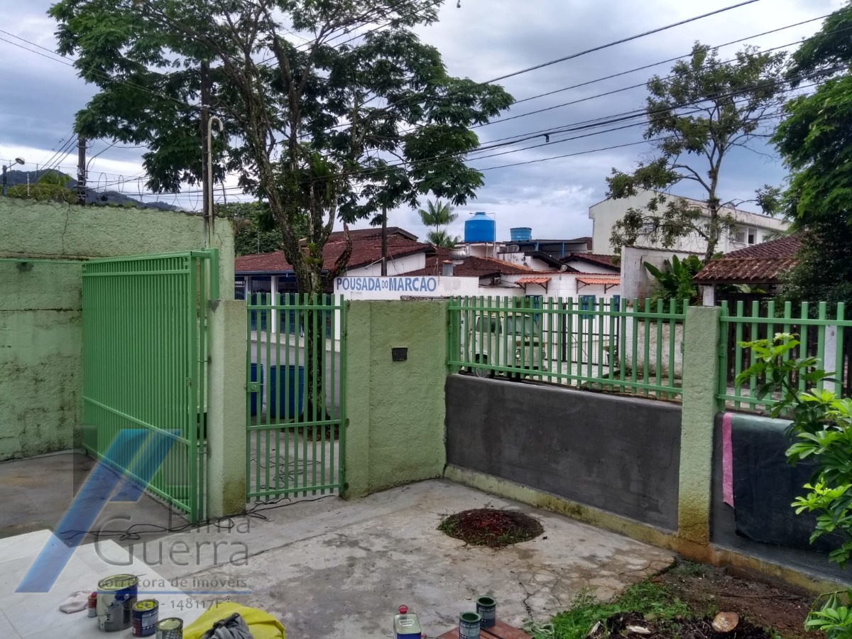 Ubatuba, Pereque Açu, Casa sobrado com 03 dormitorios, apenas 150 metros da Praia.
