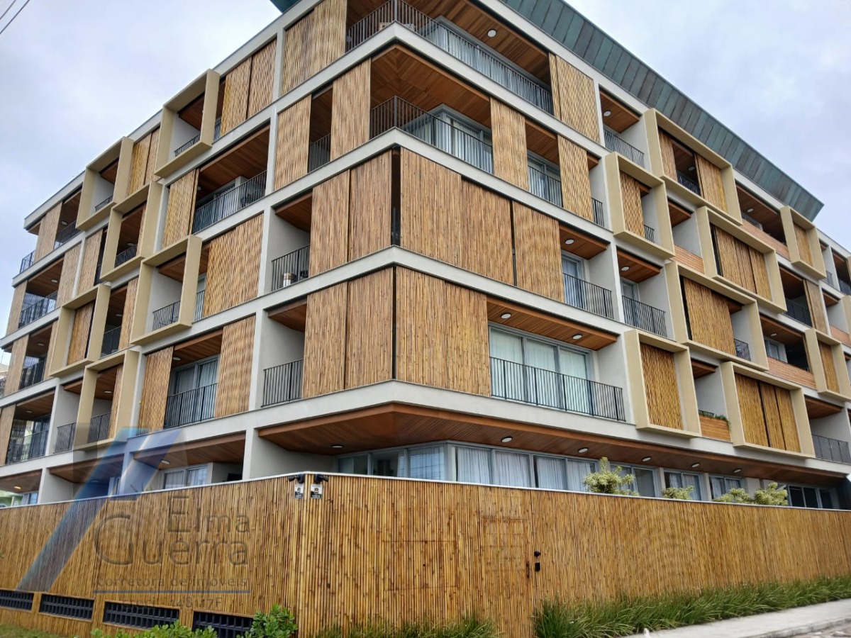 Ubatuba, Praia Grande - Apartamento com vista para o mar, com 02 dormitórios e área de lazer completa..