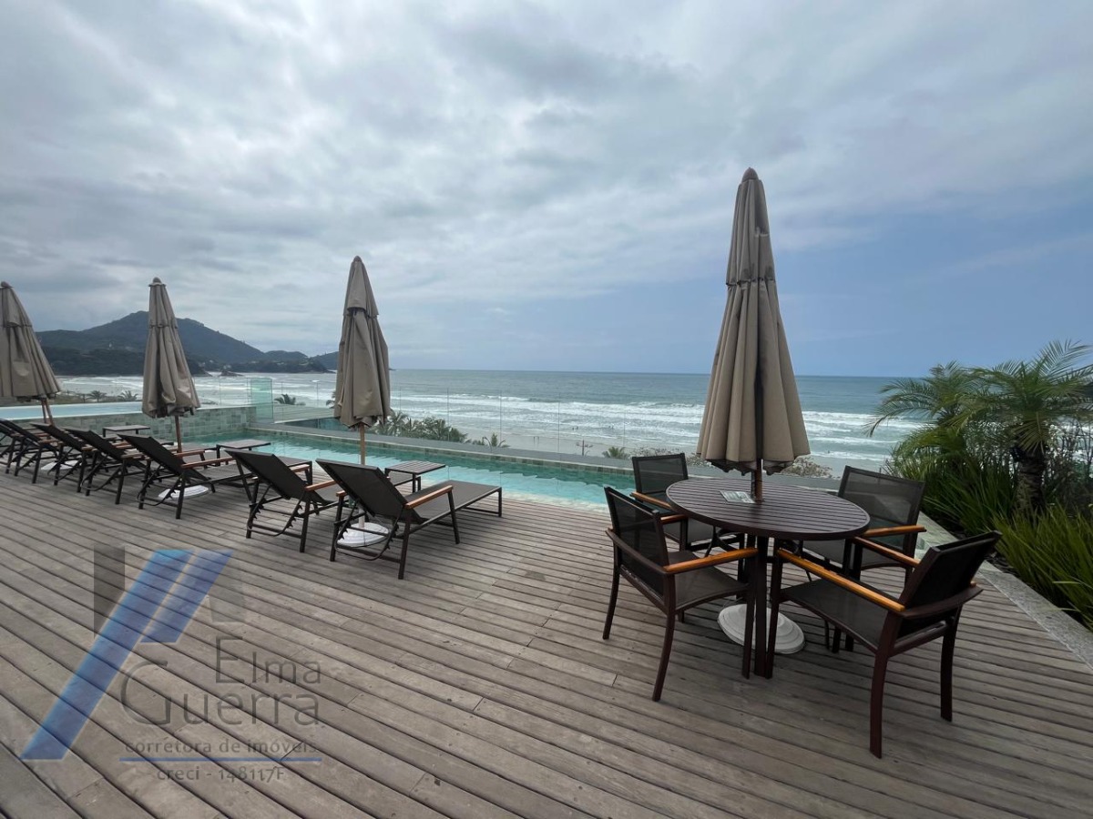 Ubatuba, Praia Grande - Apartamento com vista para o mar, com 02 dormitórios e área de lazer completa..