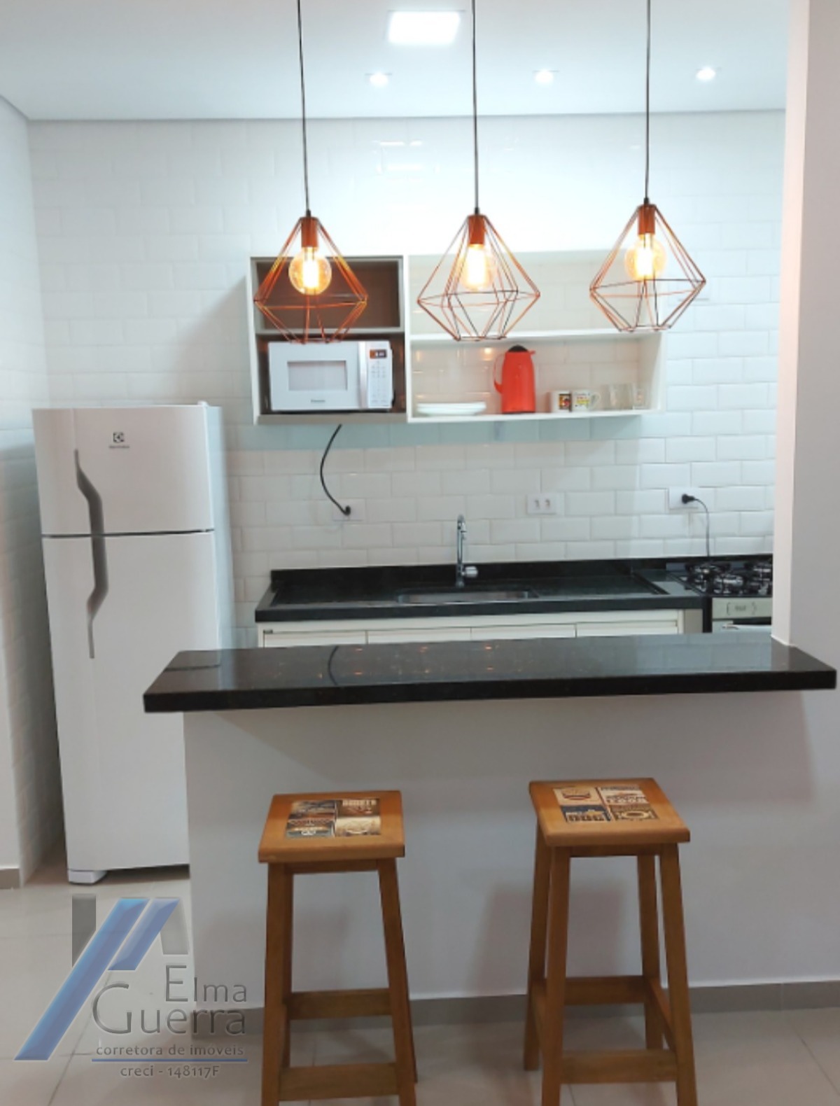 Ubatuba, Centro - Apartamento mobiliado com 02 dormitórios sendo 01 suíte e área de lazer.