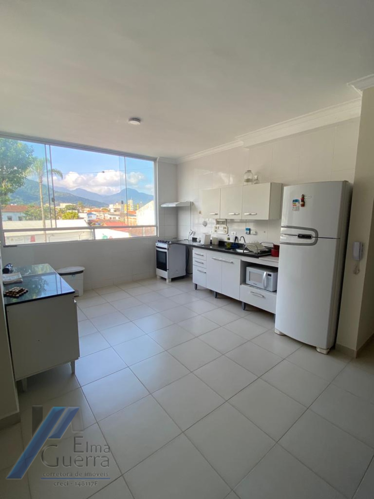 Ubatuba, Centro - Apartamento de 02 dormitórios sendo 01 suíte e área de lazer.