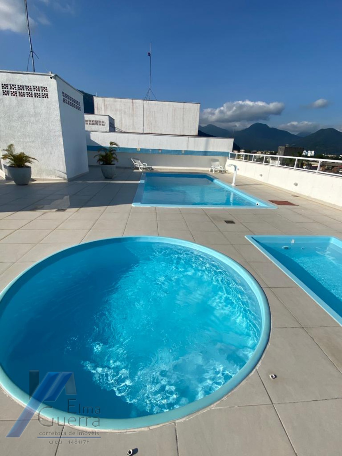 Ubatuba, Centro - Apartamento de 02 dormitórios sendo 01 suíte e área de lazer.