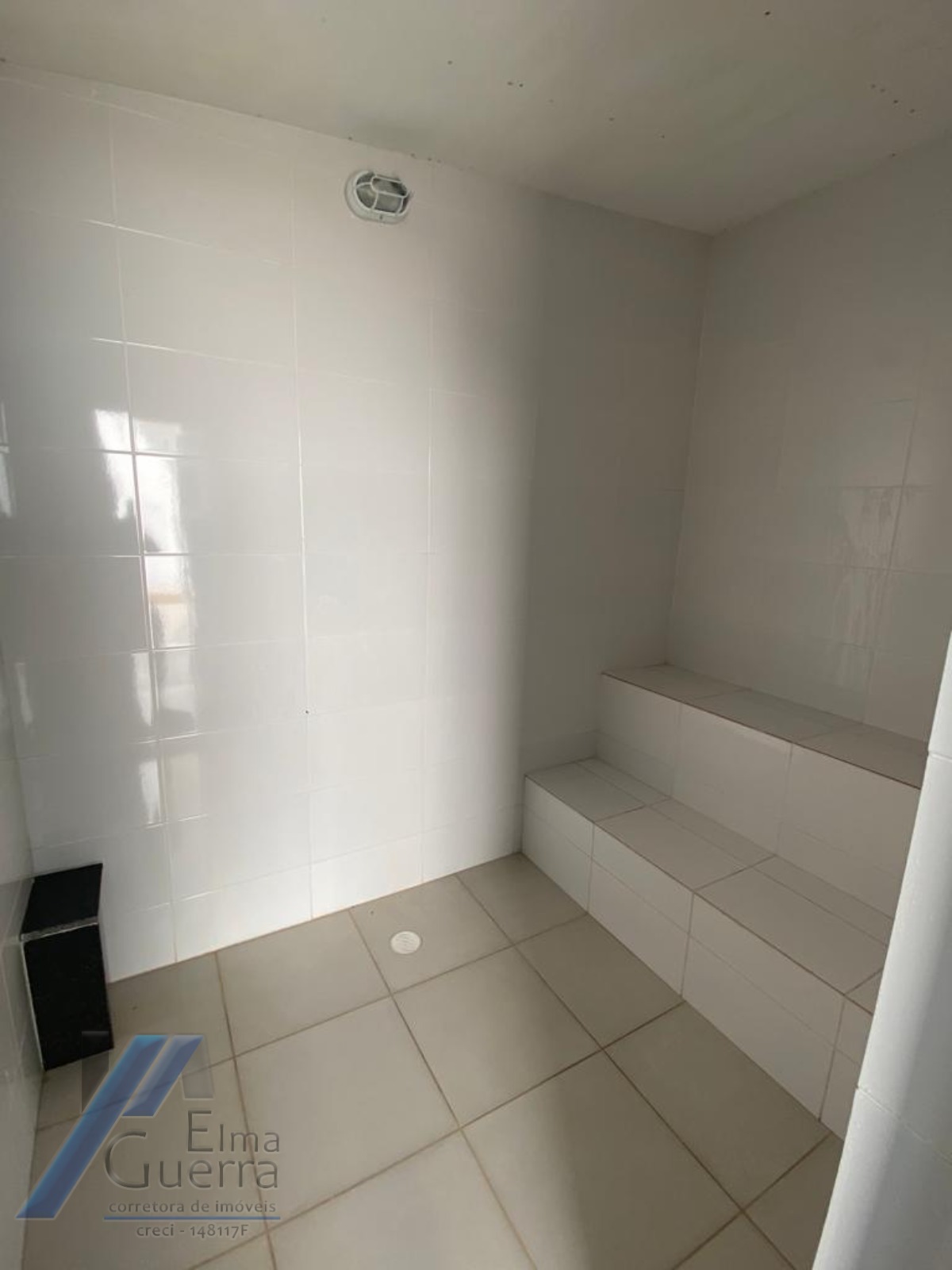 Ubatuba, Centro - Apartamento de 02 dormitórios sendo 01 suíte e área de lazer.