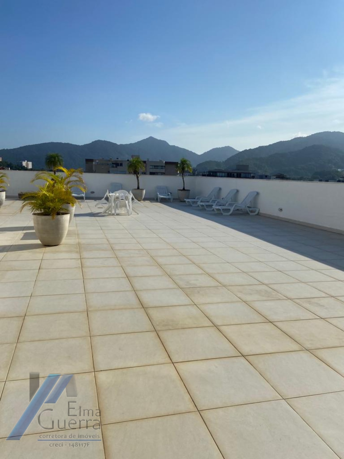 Ubatuba, Centro - Apartamento de 02 dormitórios sendo 01 suíte e área de lazer.