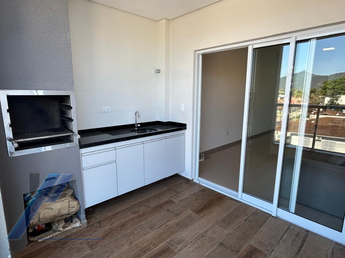 Ubatuba, centro, Apartamento com 02 dormitórios sendo 01 suíte com área de lazer.