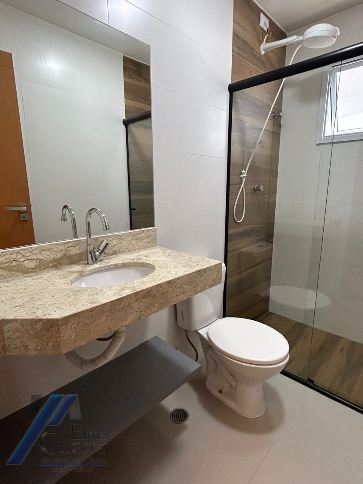 Ubatuba, centro, Apartamento com 02 dormitórios sendo 01 suíte com área de lazer.
