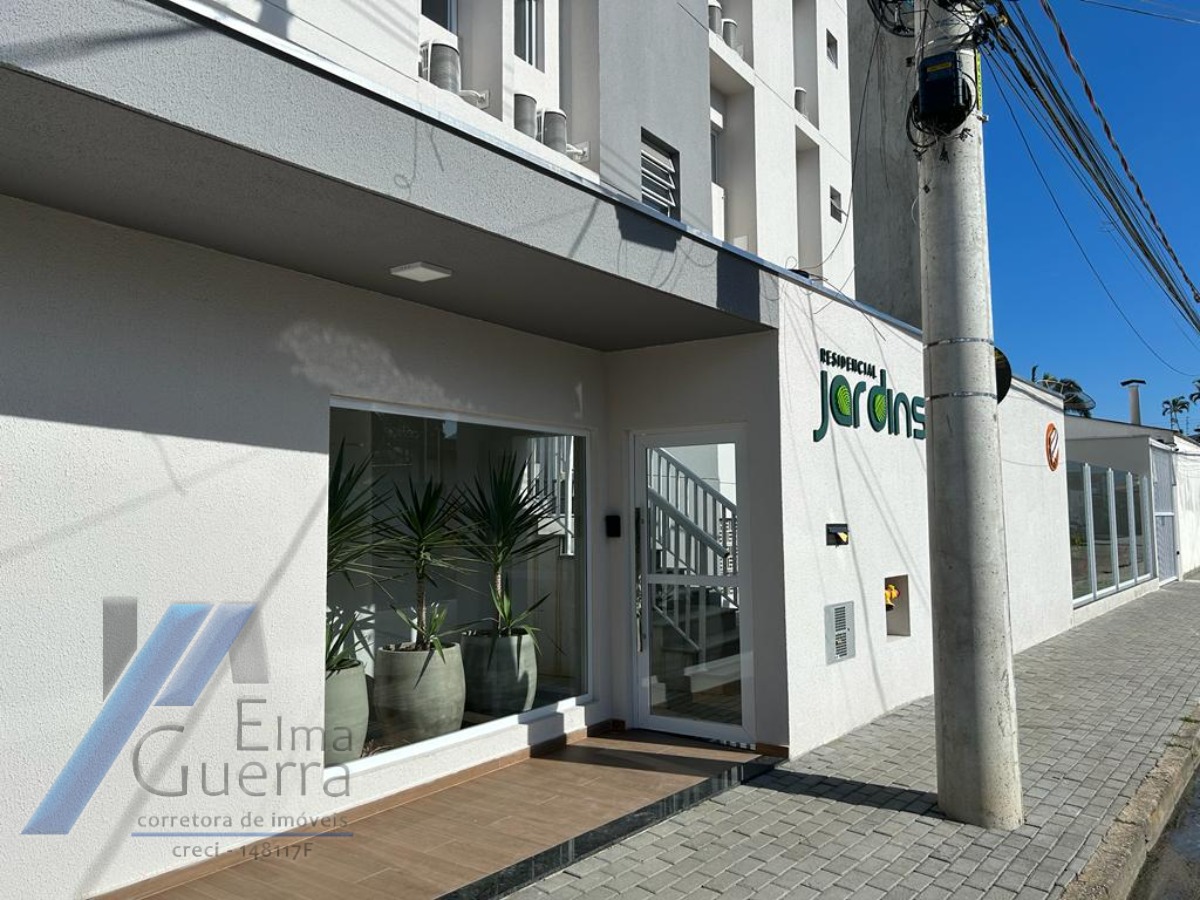 Ubatuba, centro, Apartamento com 02 dormitórios sendo 01 suíte com área de lazer.