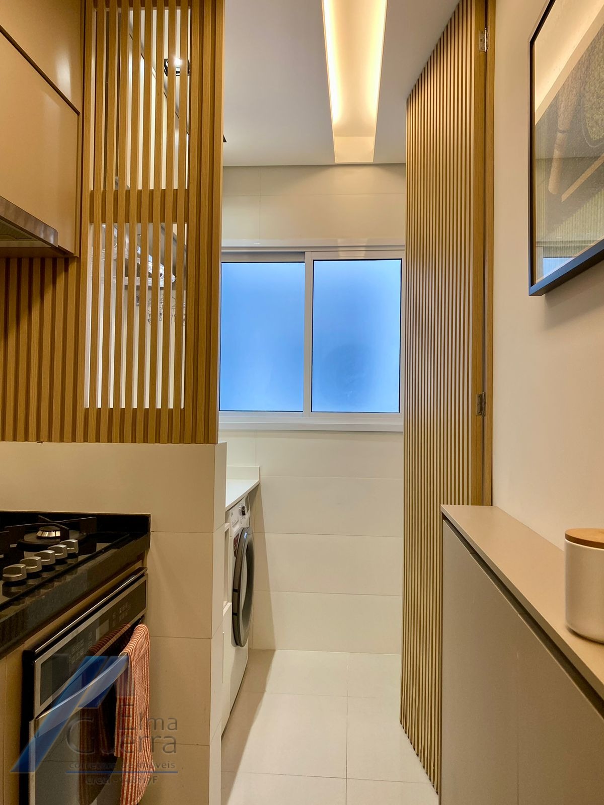 Ubatuba, centro, Apartamento com 02 dormitórios sendo 01 suíte com área de lazer.