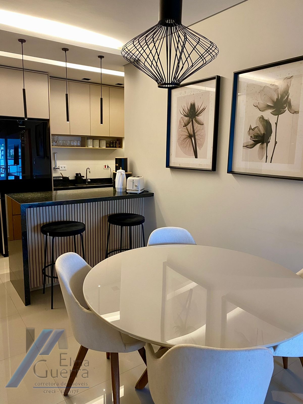 Ubatuba, centro, Apartamento com 02 dormitórios sendo 01 suíte com área de lazer.