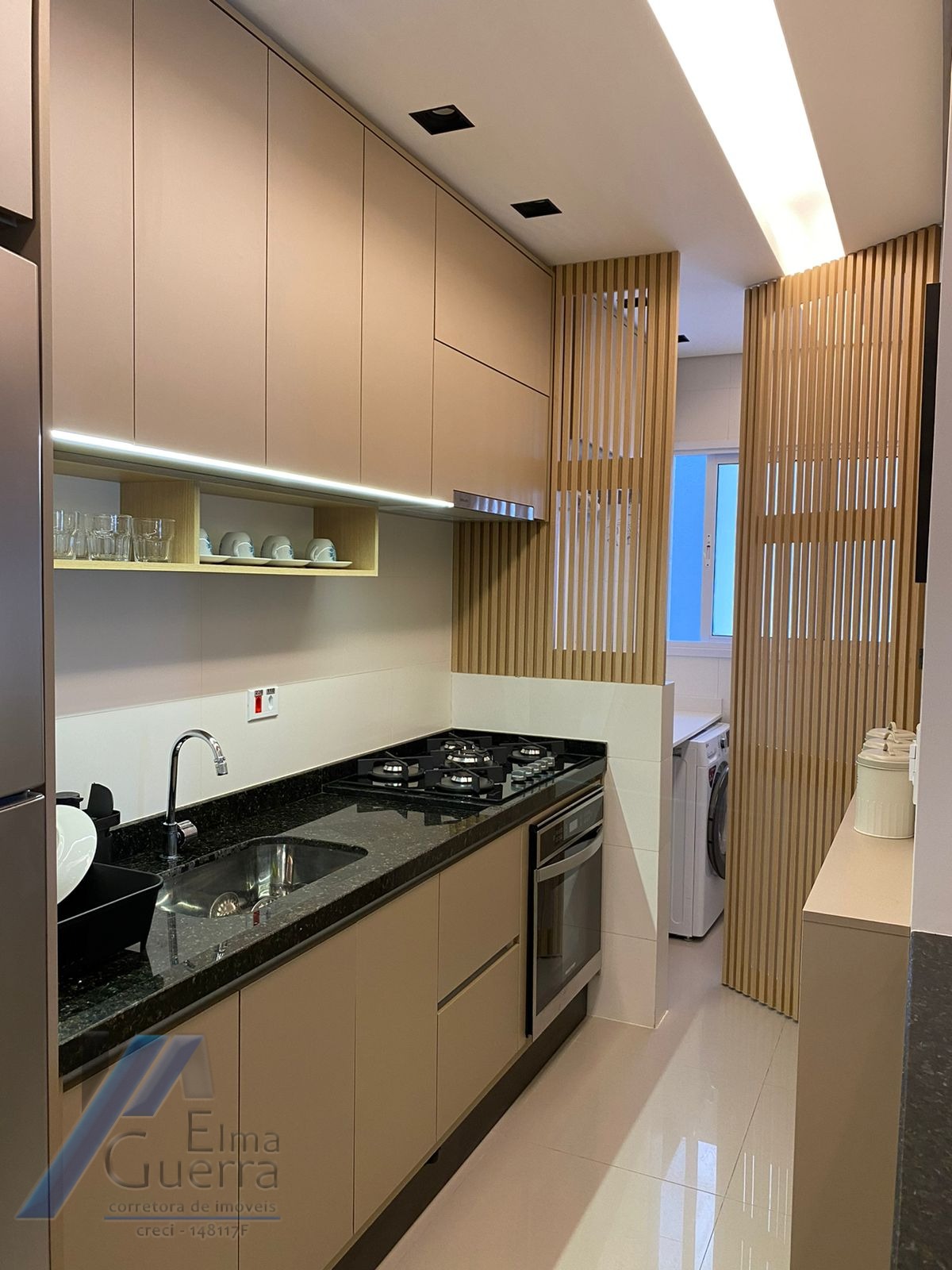 Ubatuba, centro, Apartamento com 02 dormitórios sendo 01 suíte com área de lazer.