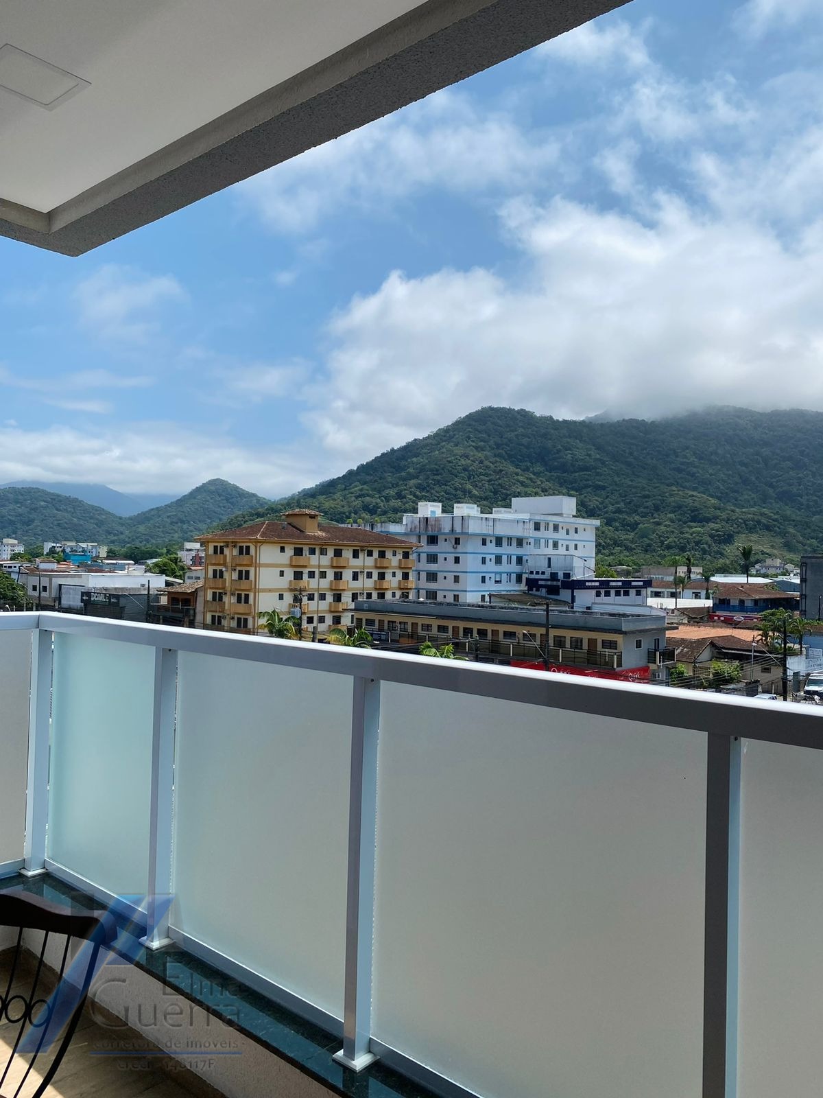 Ubatuba, centro, Apartamento com 02 dormitórios sendo 01 suíte com área de lazer.