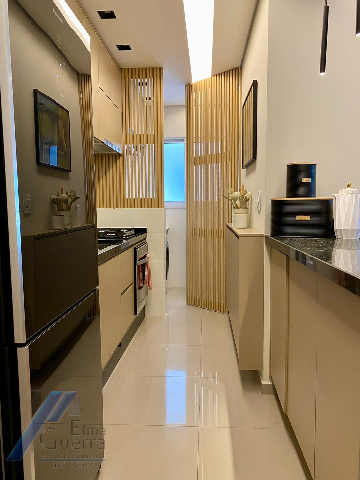 Ubatuba, centro, Apartamento com 02 dormitórios sendo 01 suíte com área de lazer.
