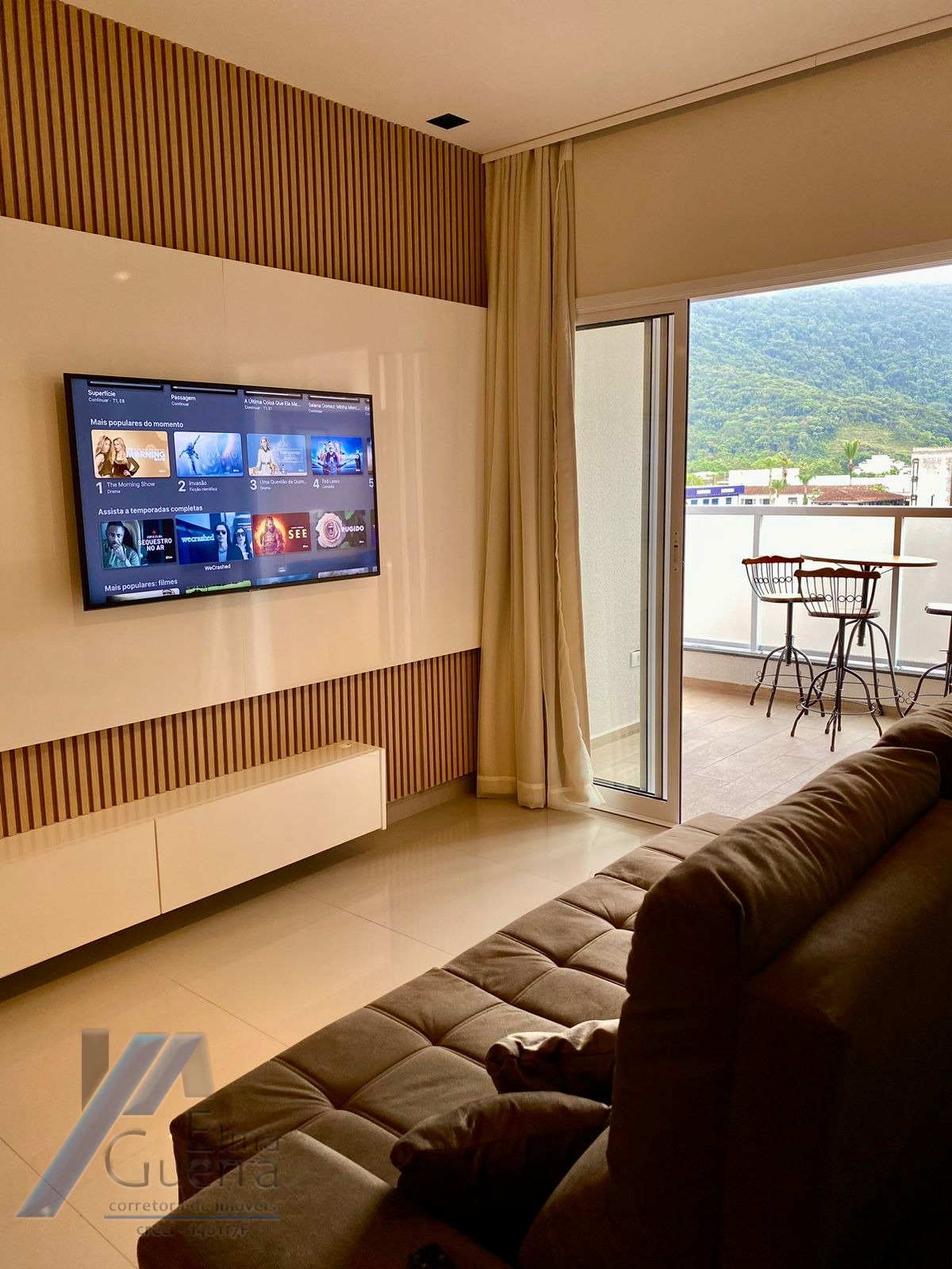 Ubatuba, centro, Apartamento com 02 dormitórios sendo 01 suíte com área de lazer.