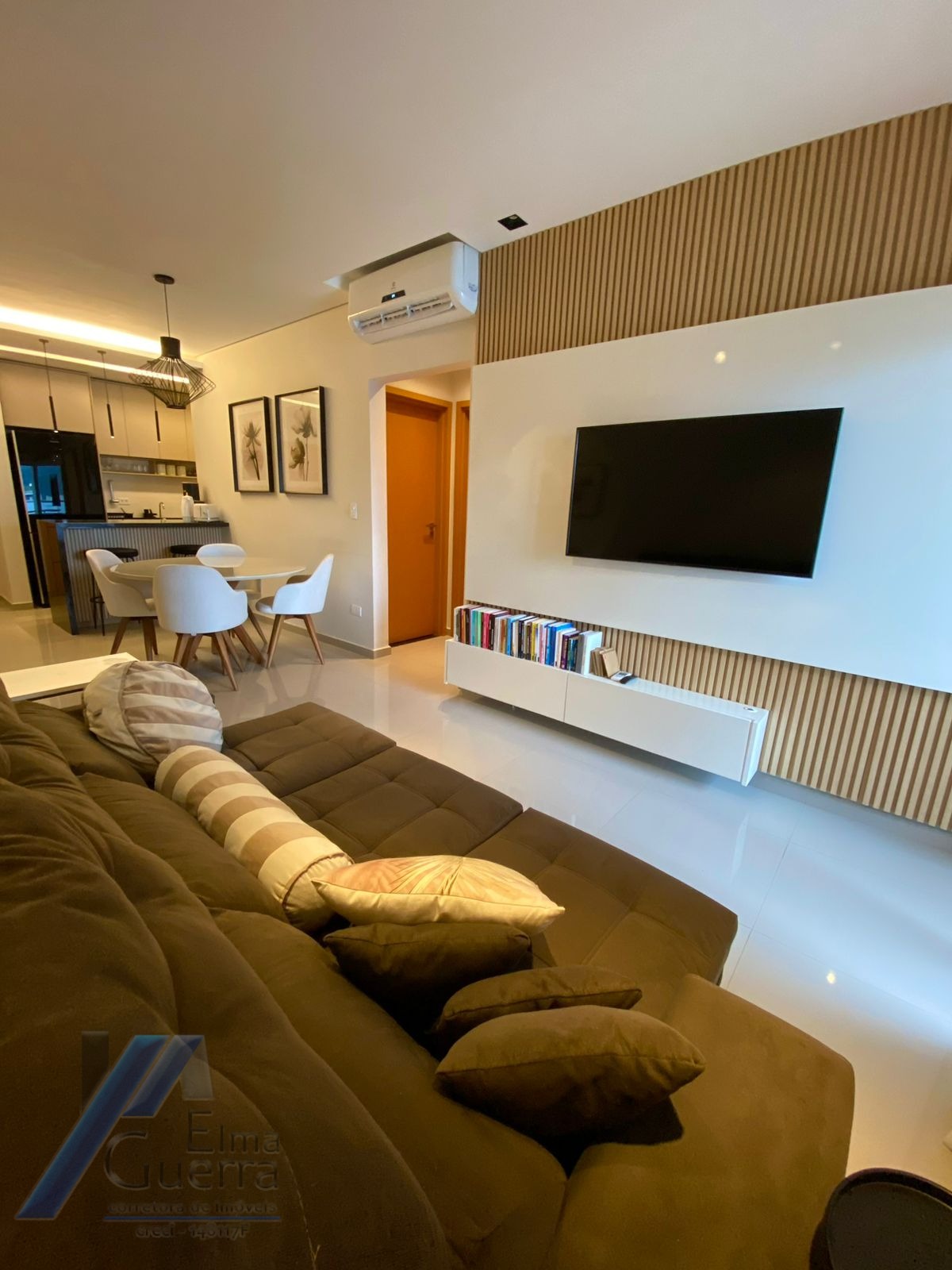 Ubatuba, centro, Apartamento com 02 dormitórios sendo 01 suíte com área de lazer.