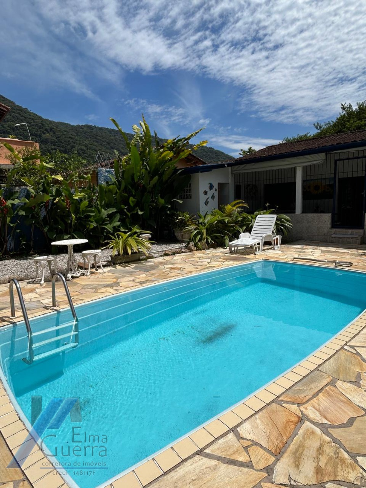 Ubatuba, Pereque Açu - Casa com 03 dormitórios sendo 01 suíte e área de lazer.