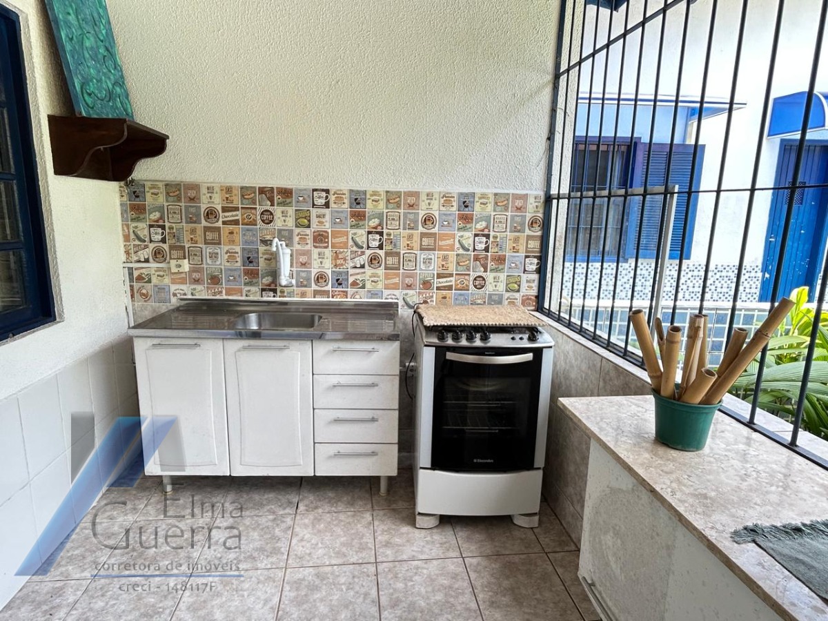 Ubatuba, Pereque Açu - Casa com 03 dormitórios sendo 01 suíte e área de lazer.