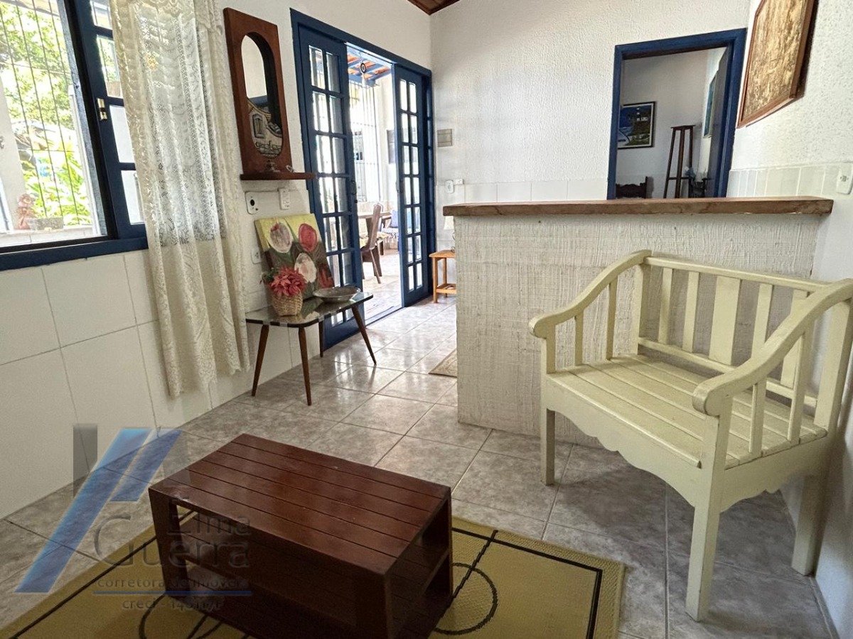 Ubatuba, Pereque Açu - Casa com 03 dormitórios sendo 01 suíte e área de lazer.