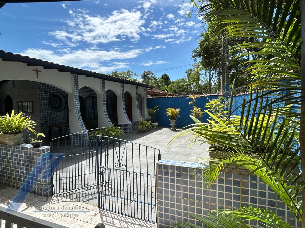 Ubatuba, Pereque Açu - Casa com 03 dormitórios sendo 01 suíte e área de lazer.