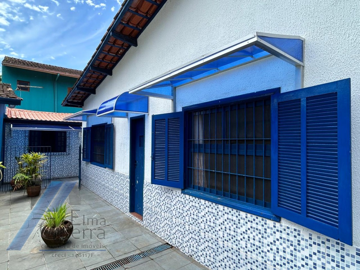 Ubatuba, Pereque Açu - Casa com 03 dormitórios sendo 01 suíte e área de lazer.