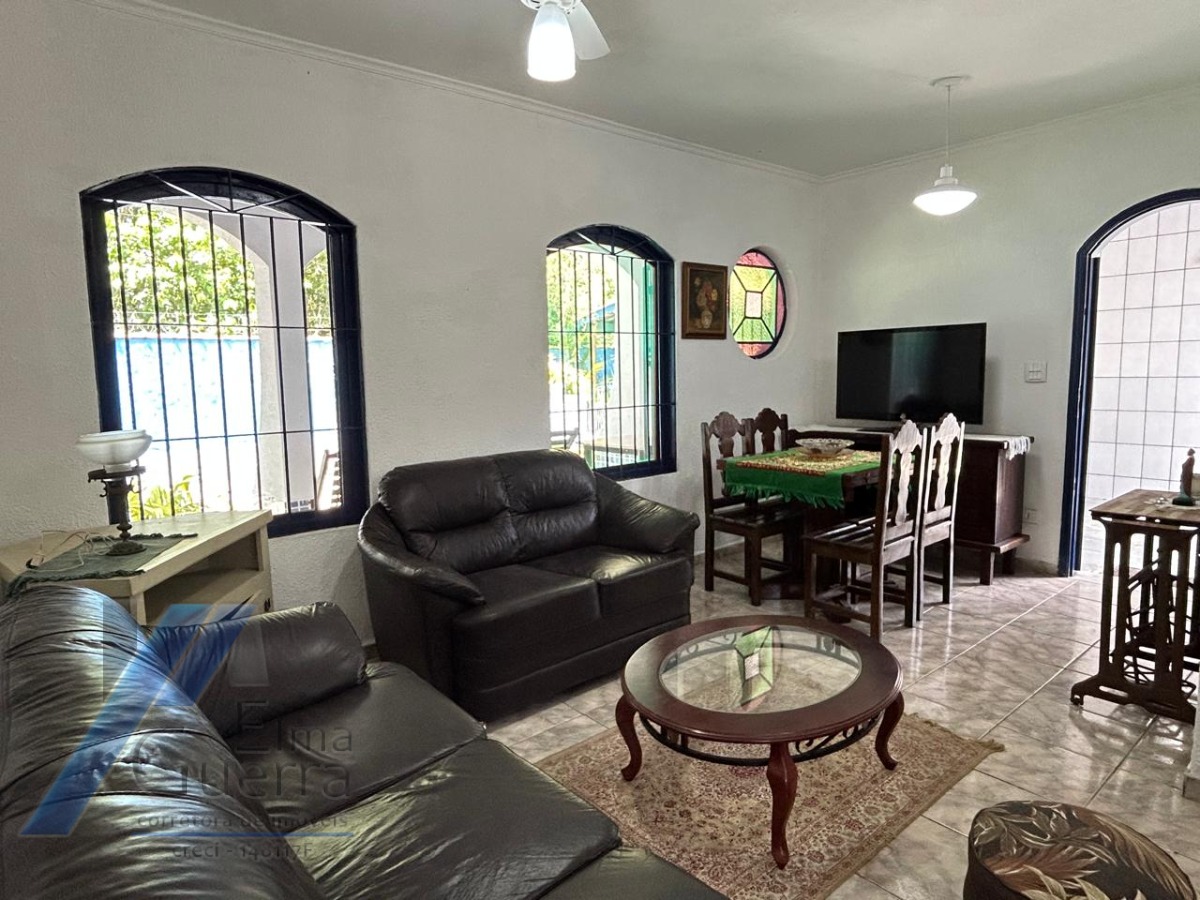 Ubatuba, Pereque Açu - Casa com 03 dormitórios sendo 01 suíte e área de lazer.