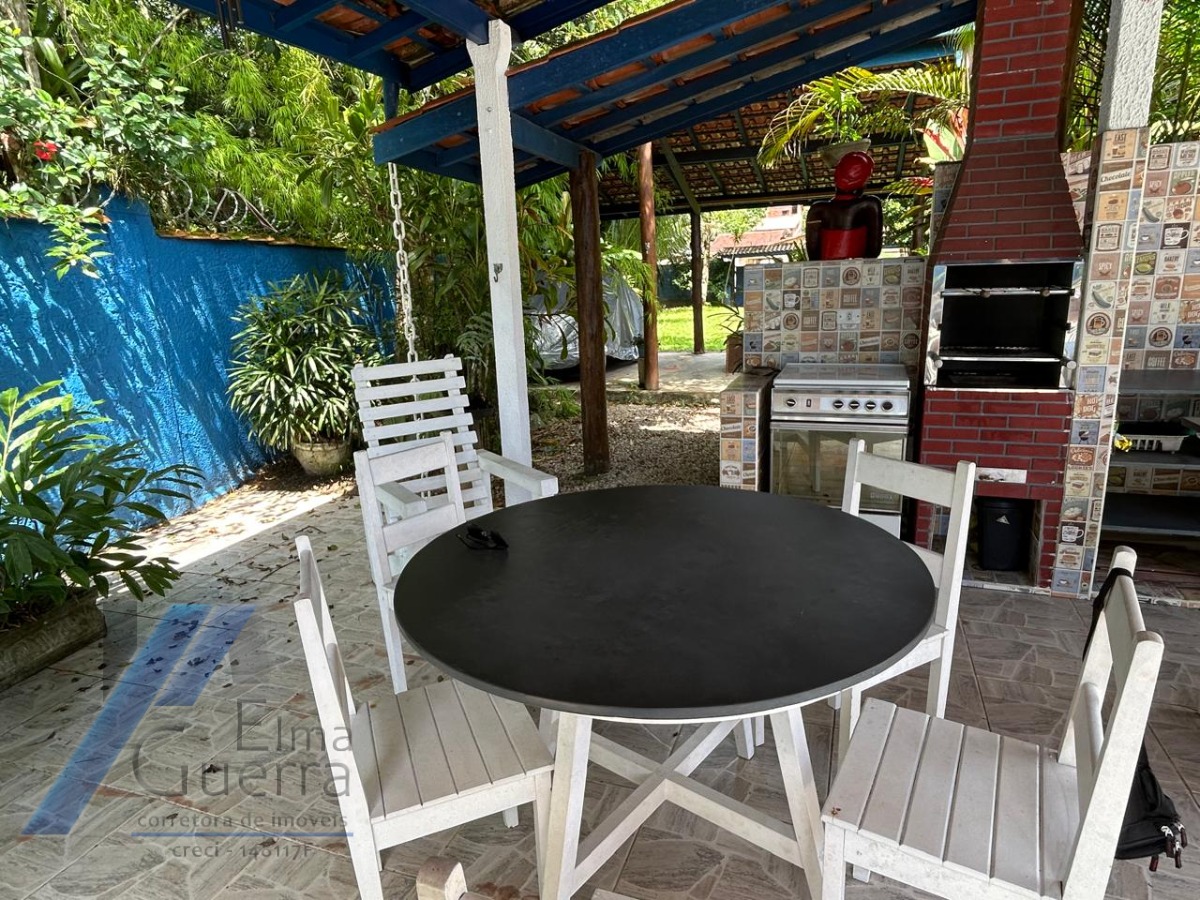 Ubatuba, Pereque Açu - Casa com 03 dormitórios sendo 01 suíte e área de lazer.
