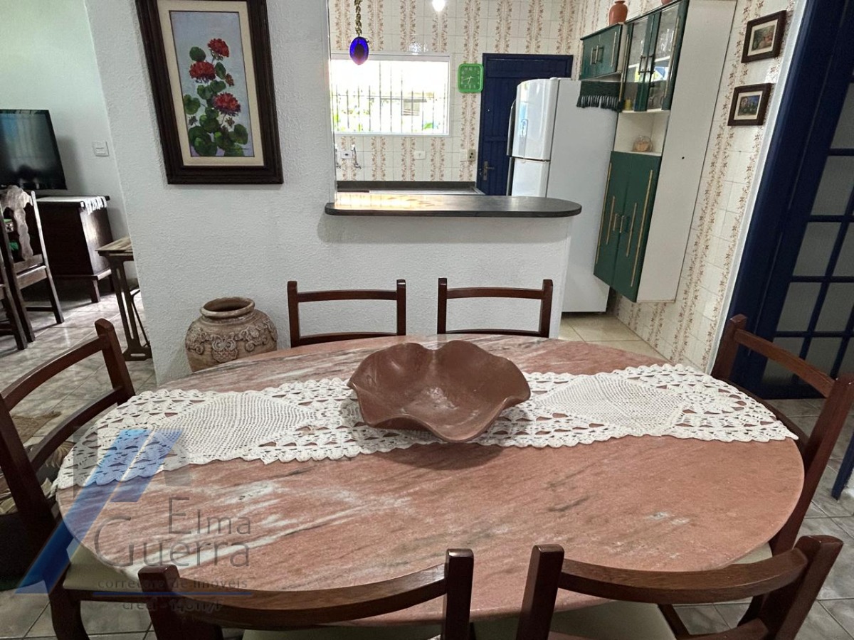 Ubatuba, Pereque Açu - Casa com 03 dormitórios sendo 01 suíte e área de lazer.