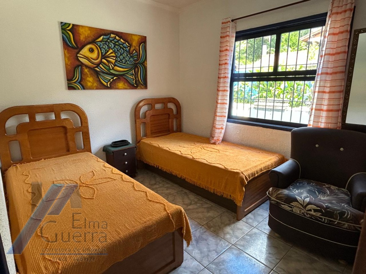 Ubatuba, Pereque Açu - Casa com 03 dormitórios sendo 01 suíte e área de lazer.