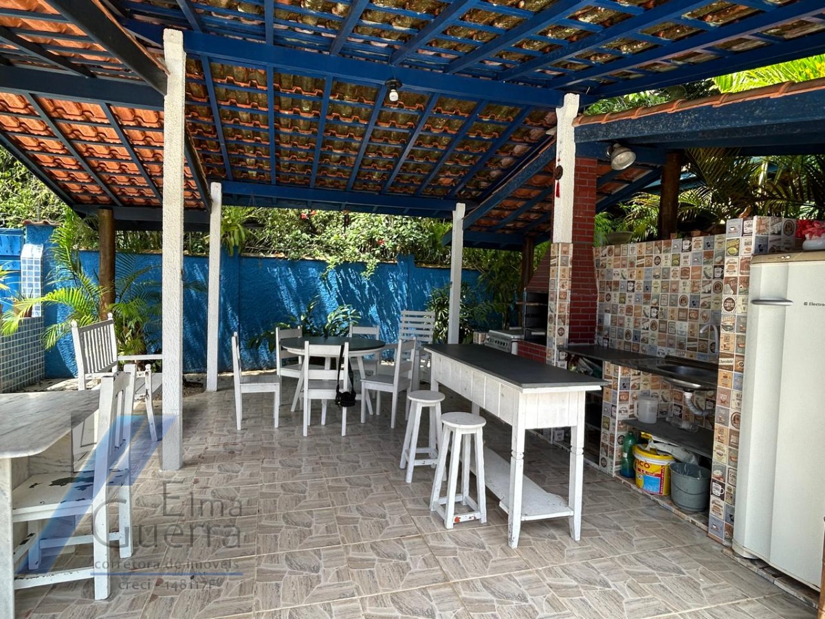 Ubatuba, Pereque Açu - Casa com 03 dormitórios sendo 01 suíte e área de lazer.
