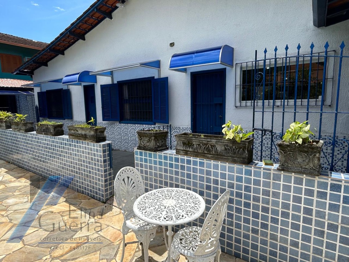 Ubatuba, Pereque Açu - Casa com 03 dormitórios sendo 01 suíte e área de lazer.