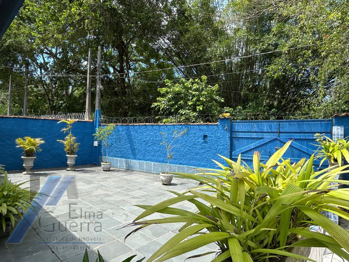 Ubatuba, Pereque Açu - Casa com 03 dormitórios sendo 01 suíte e área de lazer.
