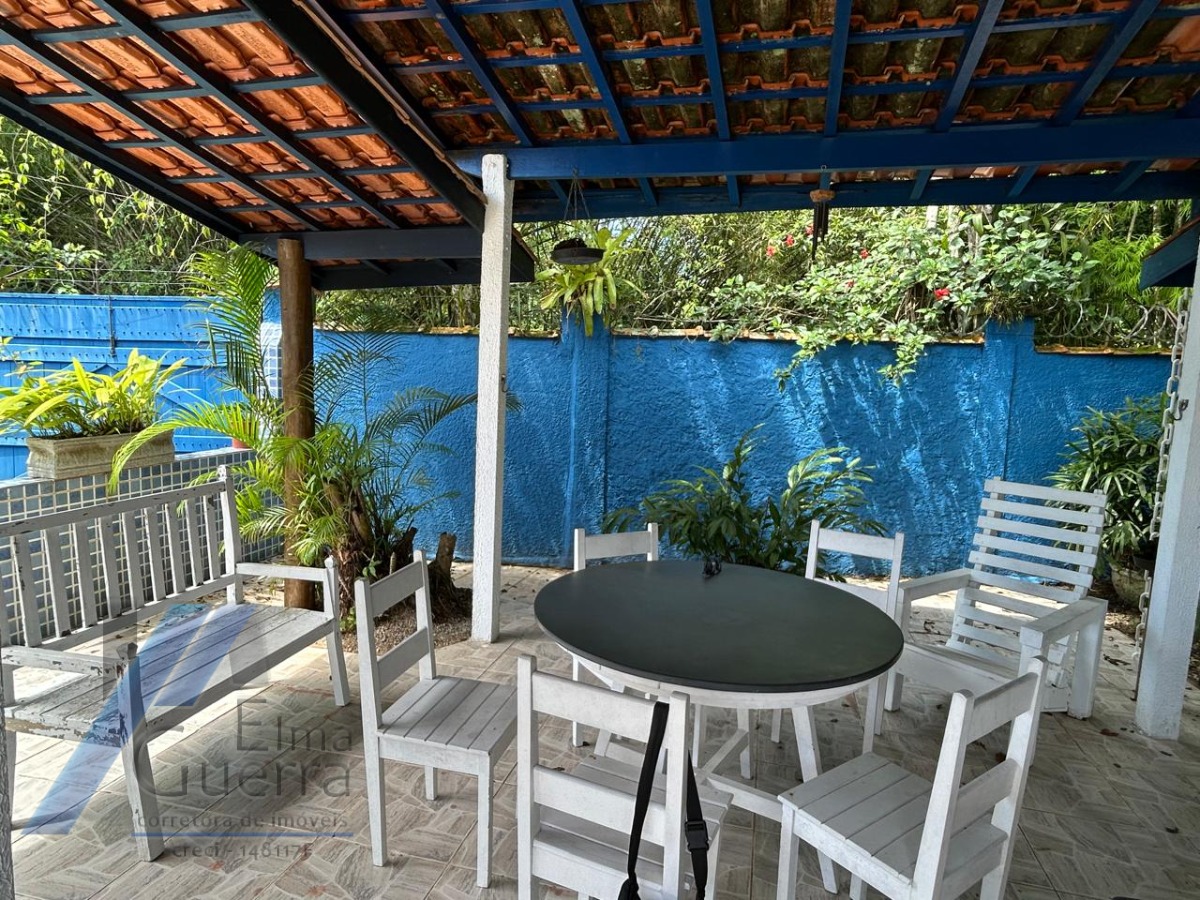 Ubatuba, Pereque Açu - Casa com 03 dormitórios sendo 01 suíte e área de lazer.