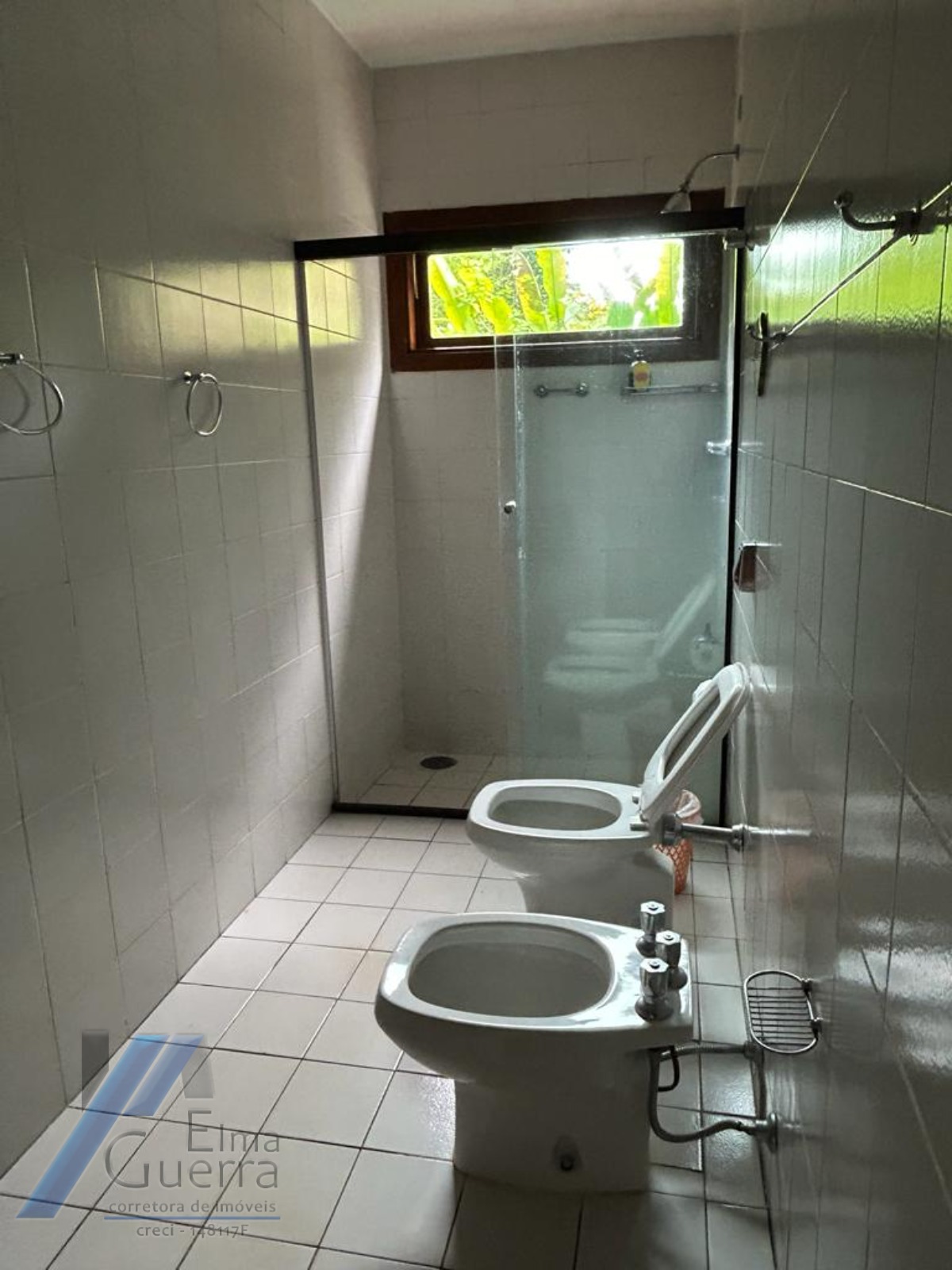 Ubatuba, Praia da Fortaleza - Casa frente mar, com 05 suítes, com terreno de 3031 m2.