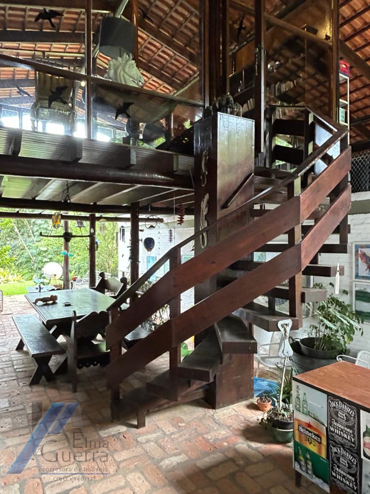 Ubatuba, Praia da Fortaleza - Casa frente mar, com 05 suítes, com terreno de 3031 m2.